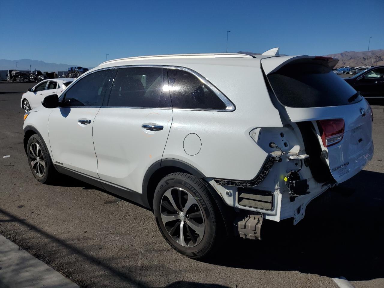 2016 Kia Sorento - Image 2
