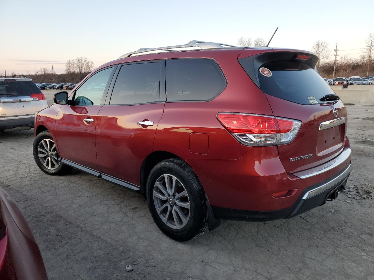 2016 Nissan Pathfinder - Image 2