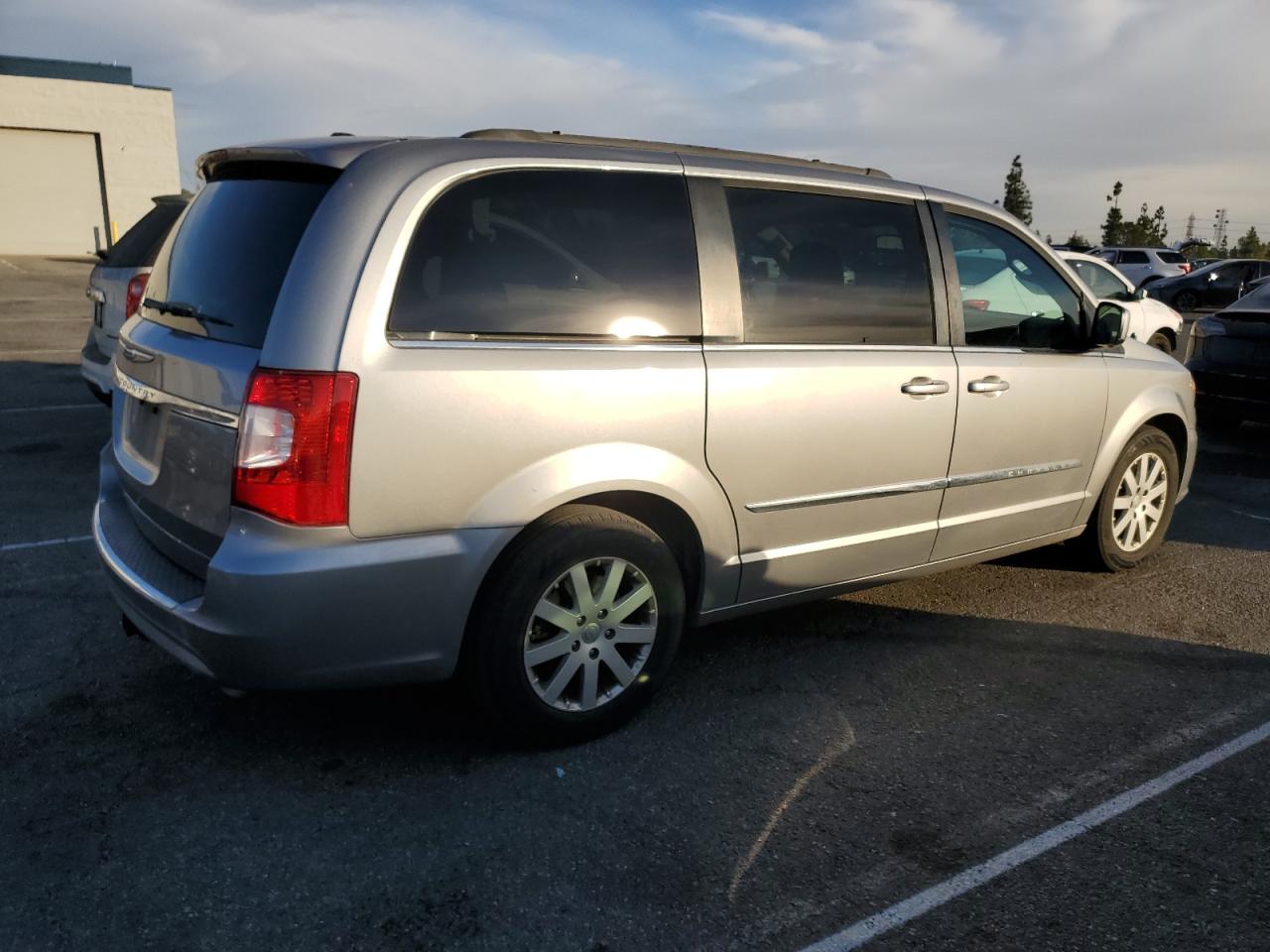 2016 Chrysler Town & Country - Image 3