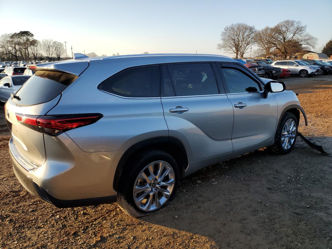2021 Toyota Highlander - Image 3