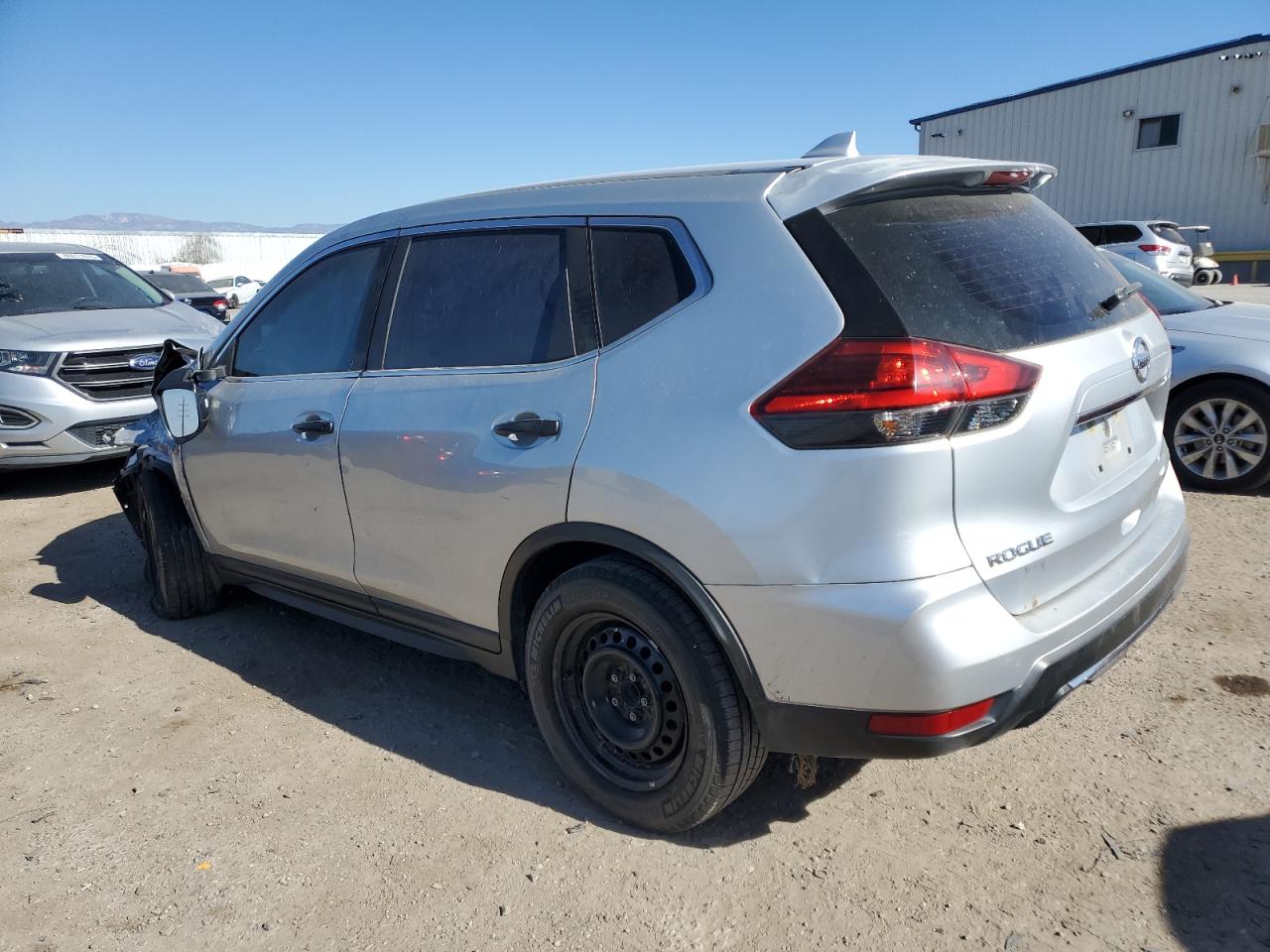 2017 Nissan Rogue - Image 2
