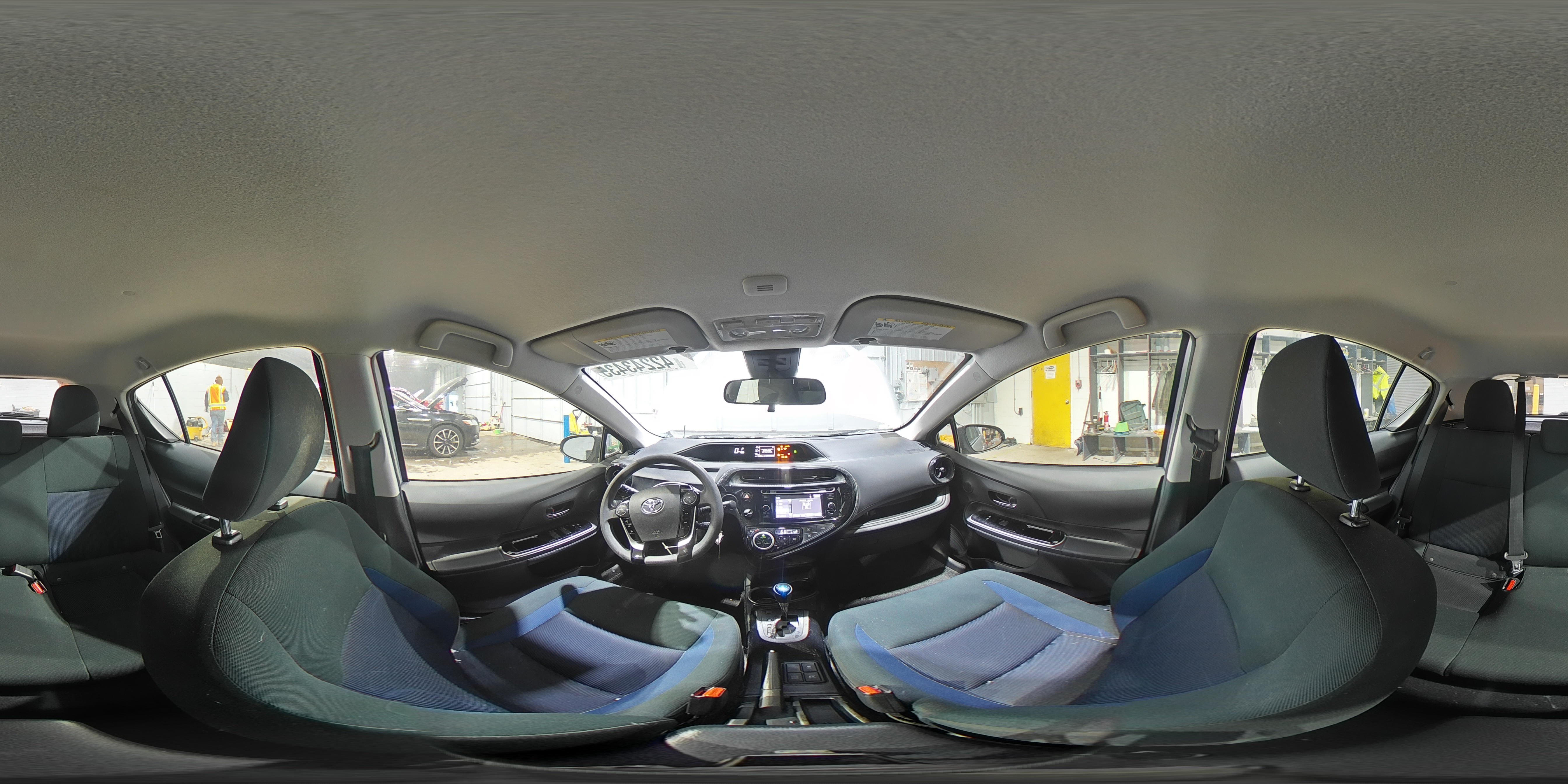 2018 Toyota Prius - Image 13