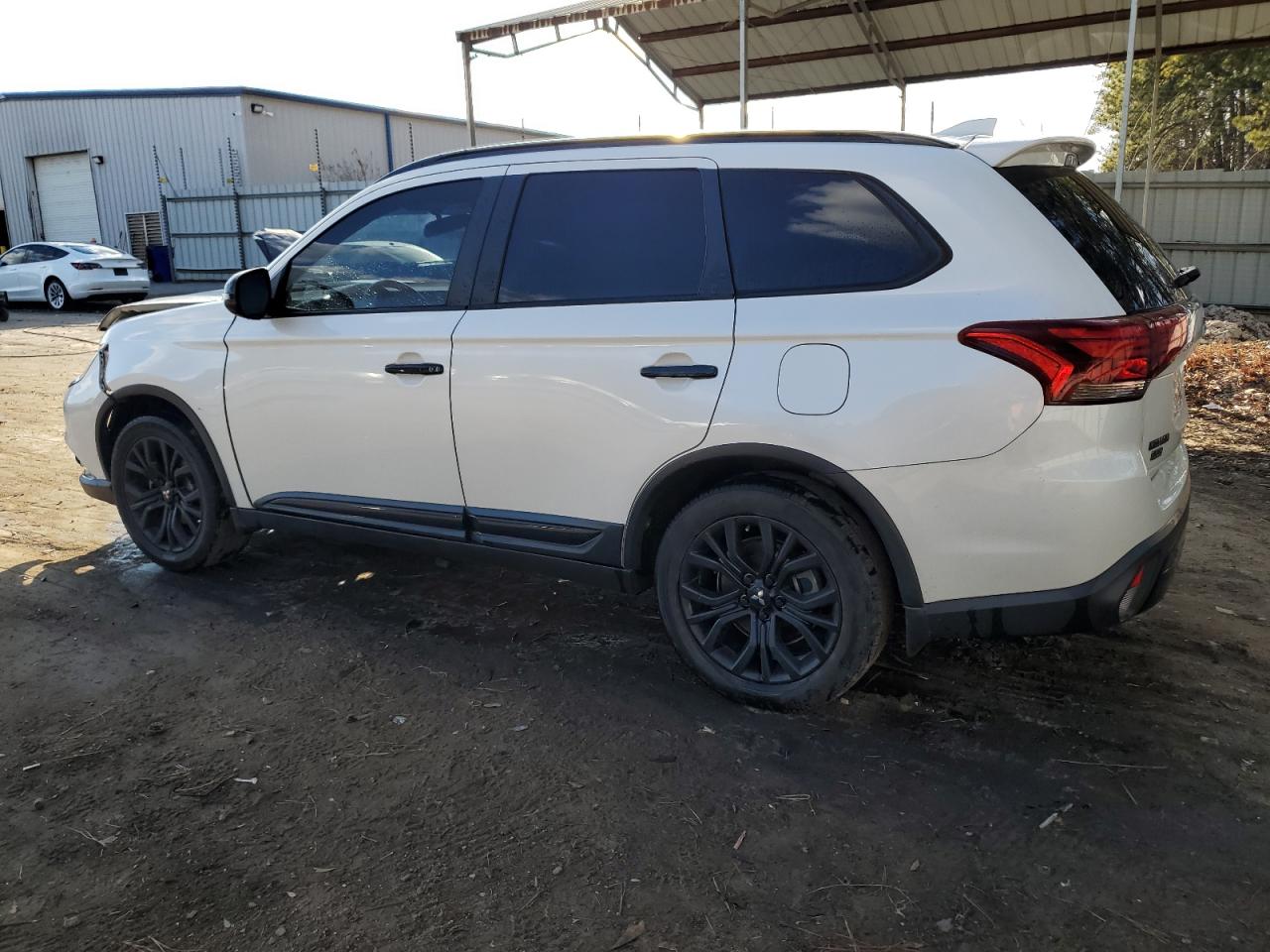 2019 Mitsubishi Outlander - Image 2