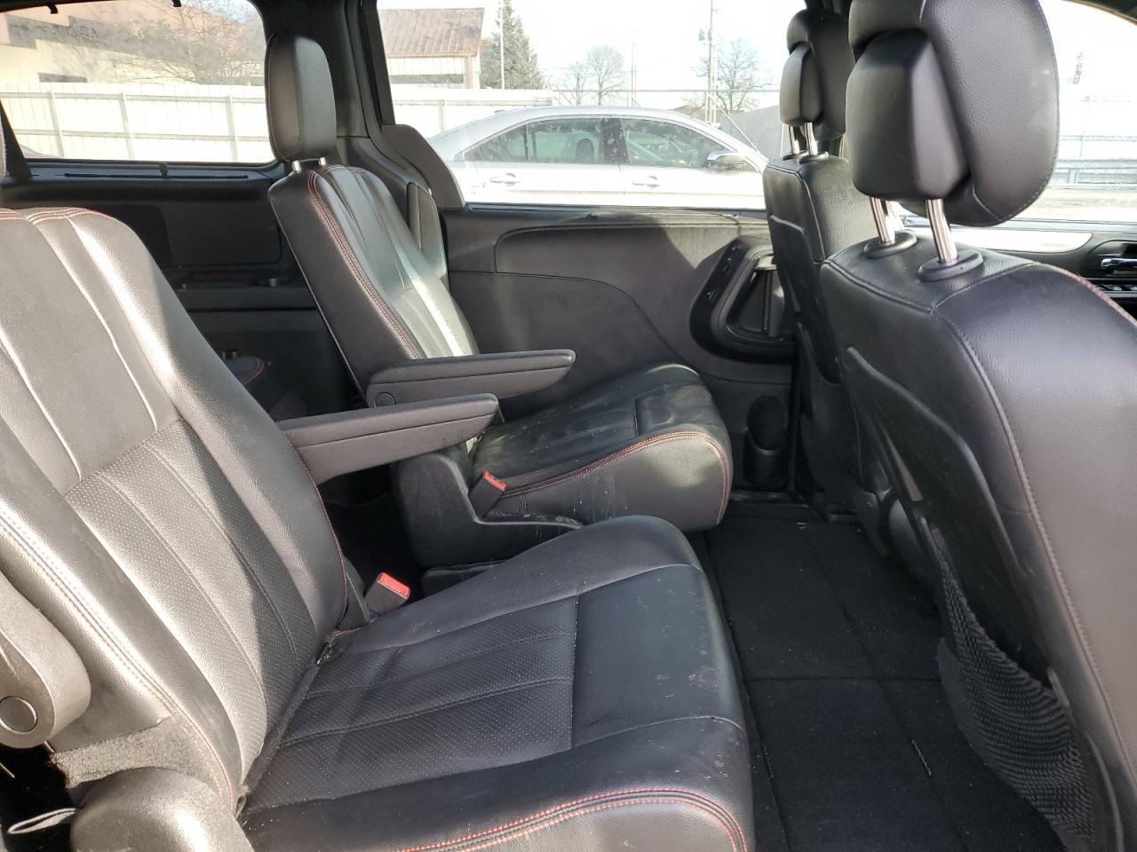 2017 Dodge Caravan - Image 12