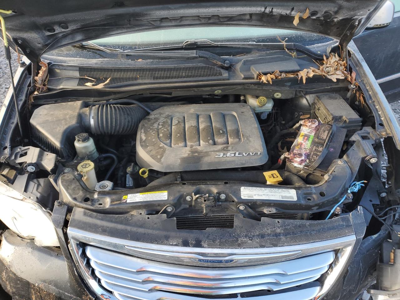 2012 Chrysler Town & Country - Image 14