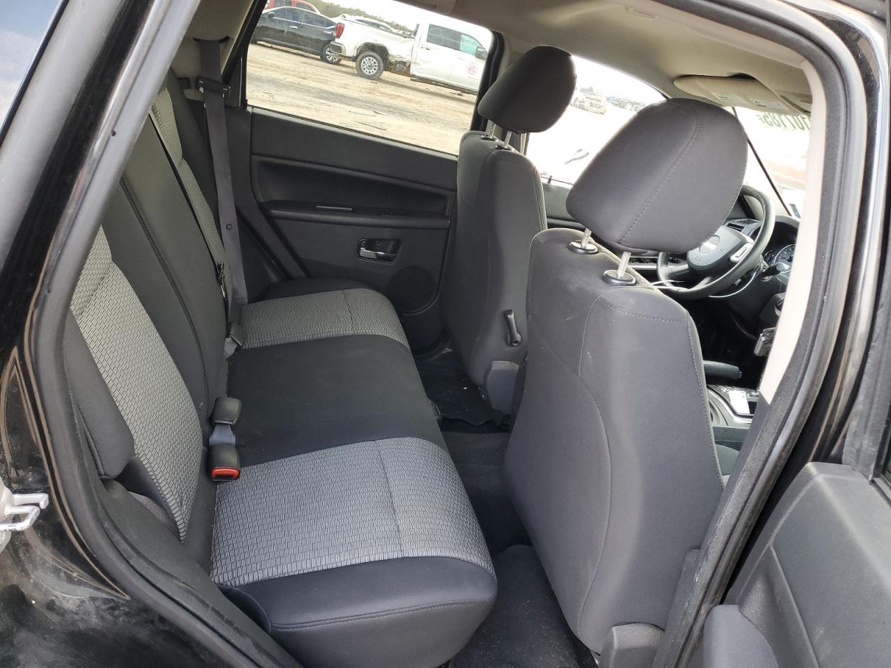 2010 Jeep Grand Cherokee - Image 11