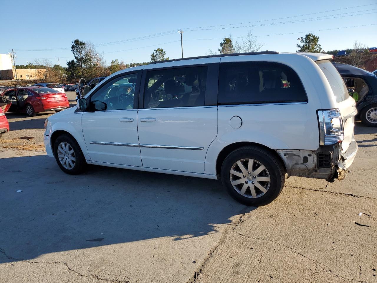 2014 Chrysler Town & Country - Image 2