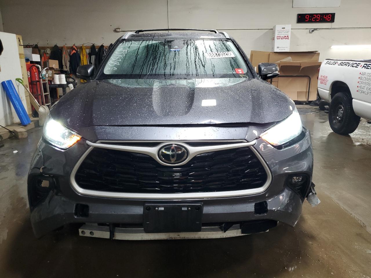 2022 Toyota Highlander - Image 5