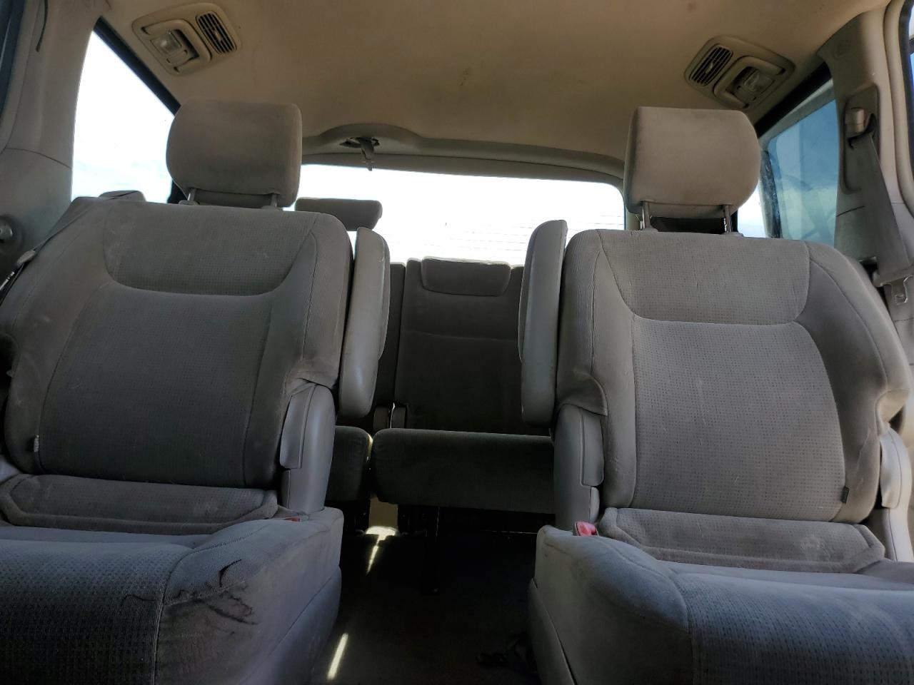 2004 Toyota Sienna - Image 10
