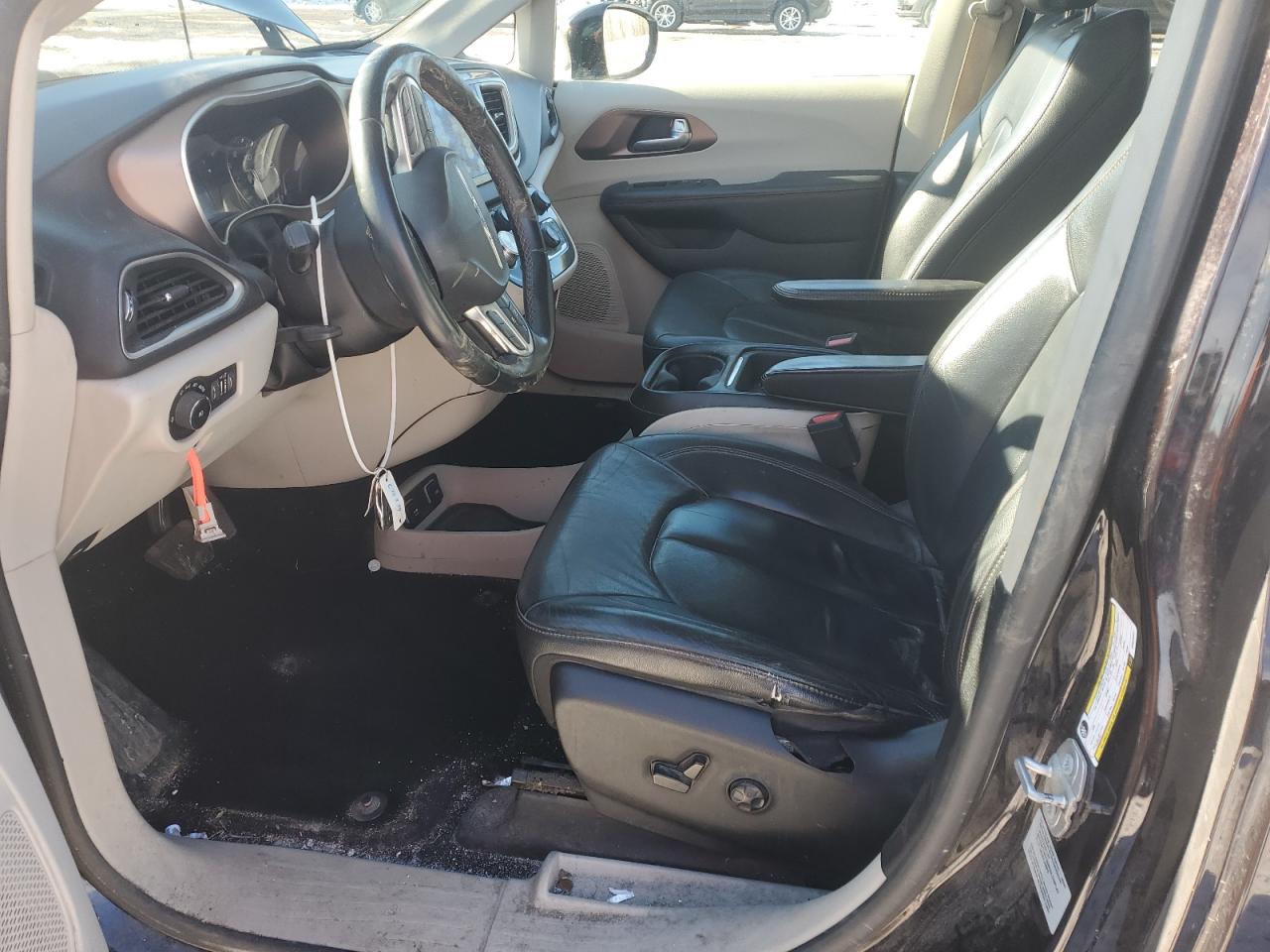 2017 Chrysler Pacifica - Image 7