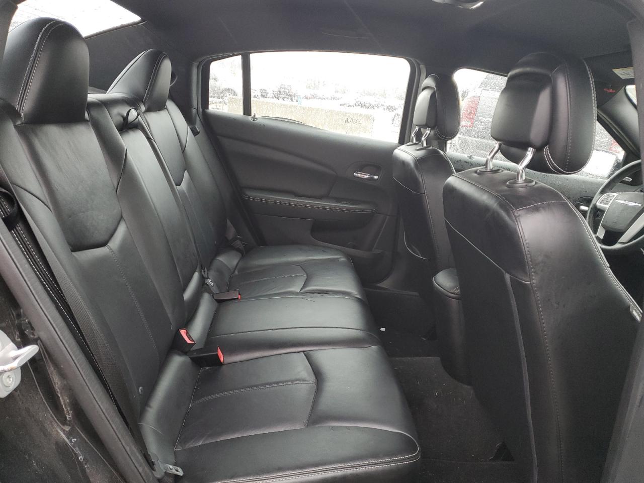 2014 Chrysler 200 - Image 10