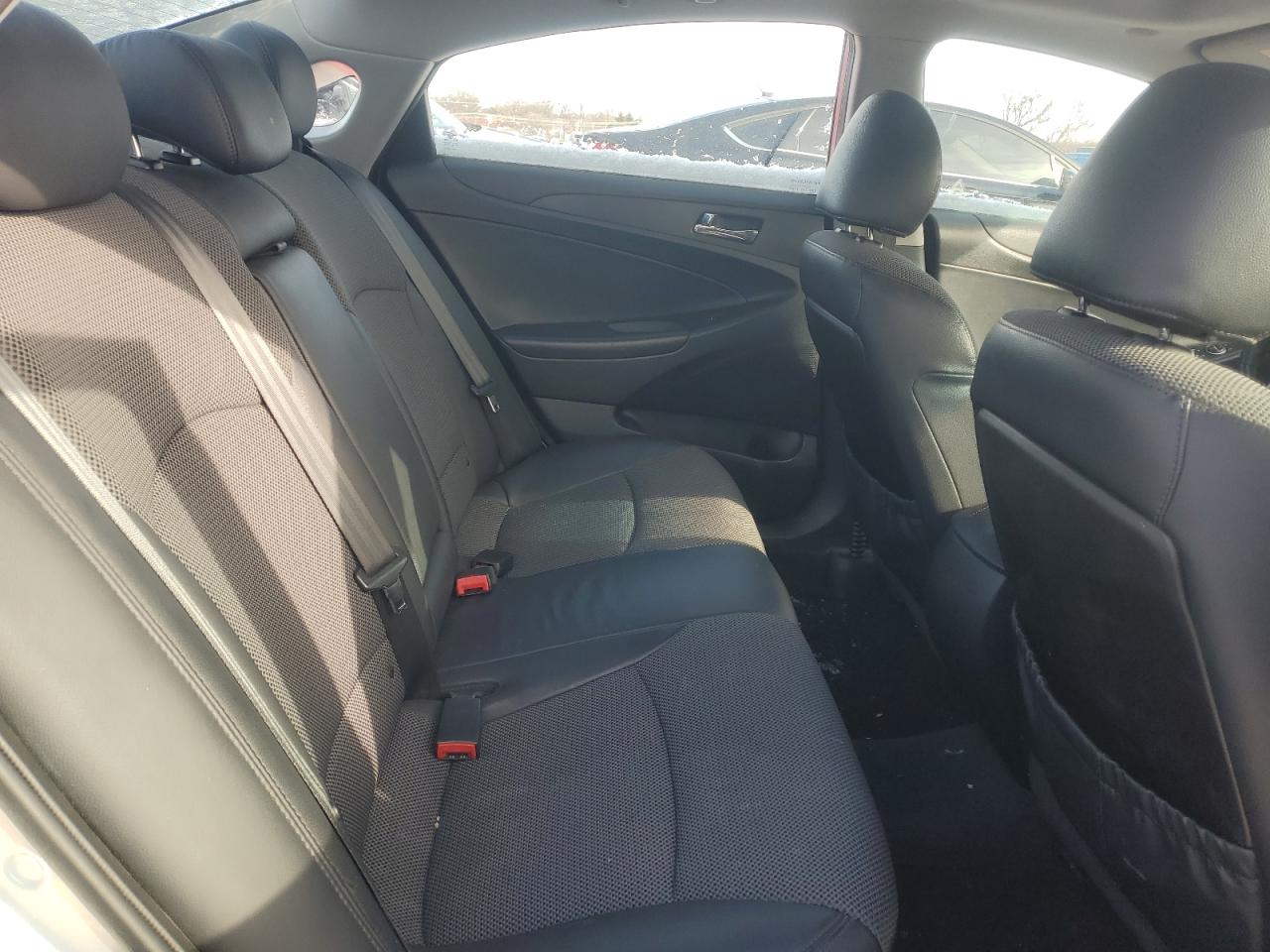 2013 Hyundai Sonata - Image 10