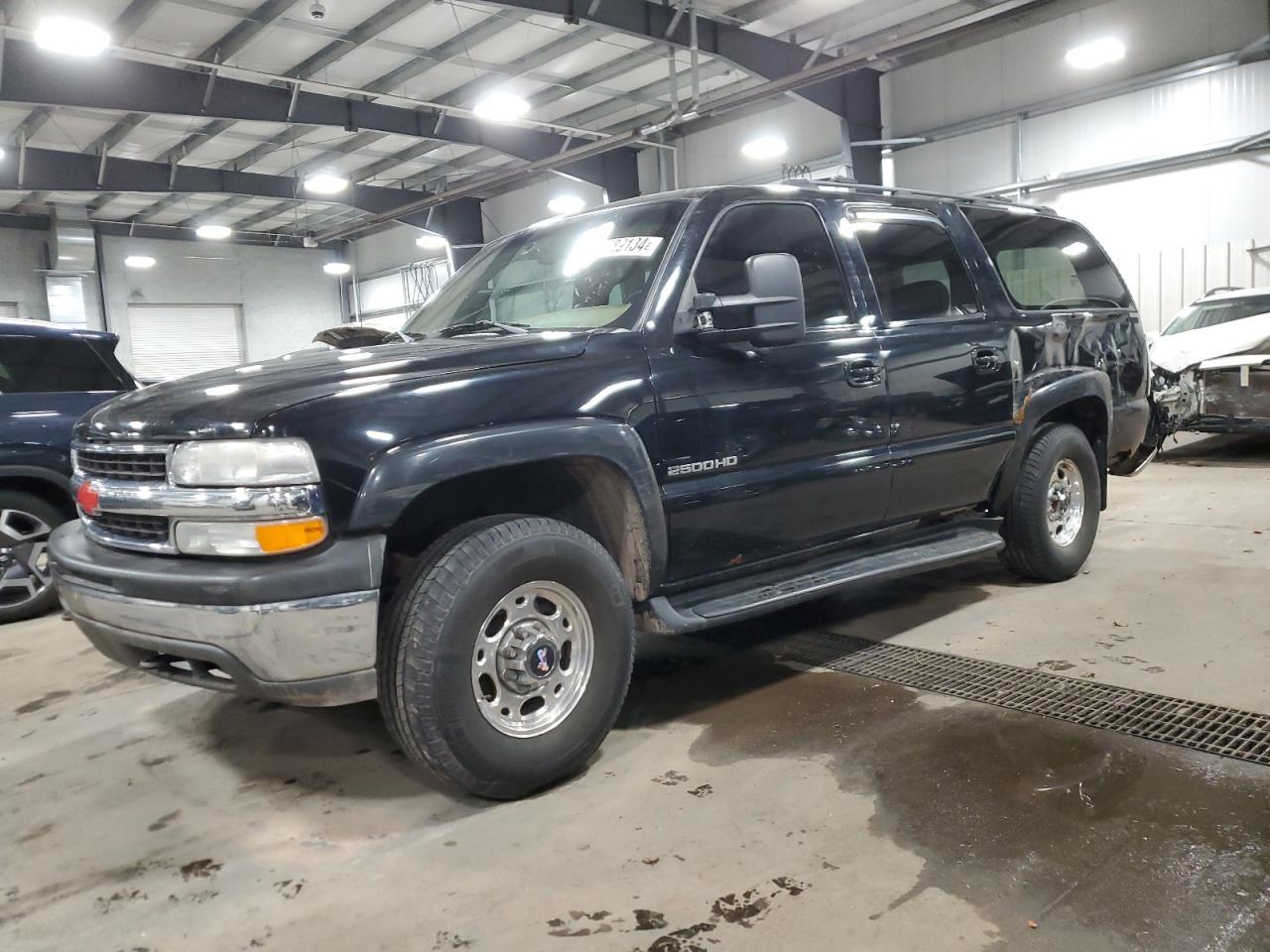 2000 Chevrolet Suburban K2500 for Sale in Ham Lake, MN - Rear End
