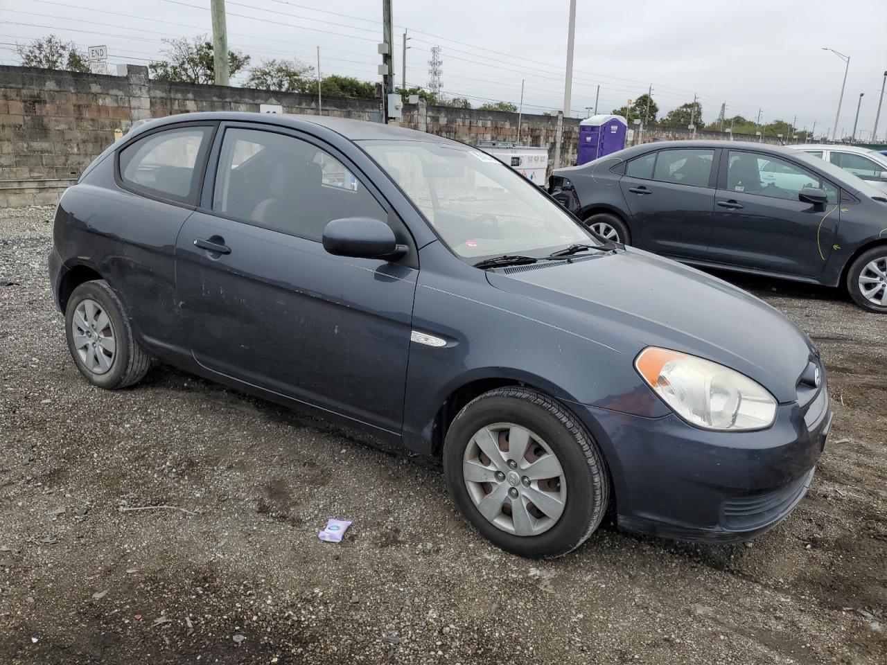 2010 Hyundai Accent - Image 4