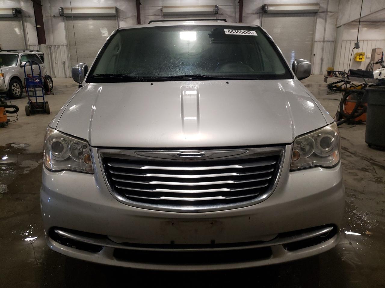 2012 Chrysler Town & Country - Image 5