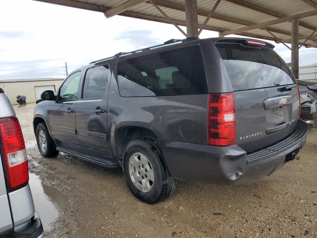 2011 Chevrolet Suburban - Image 2