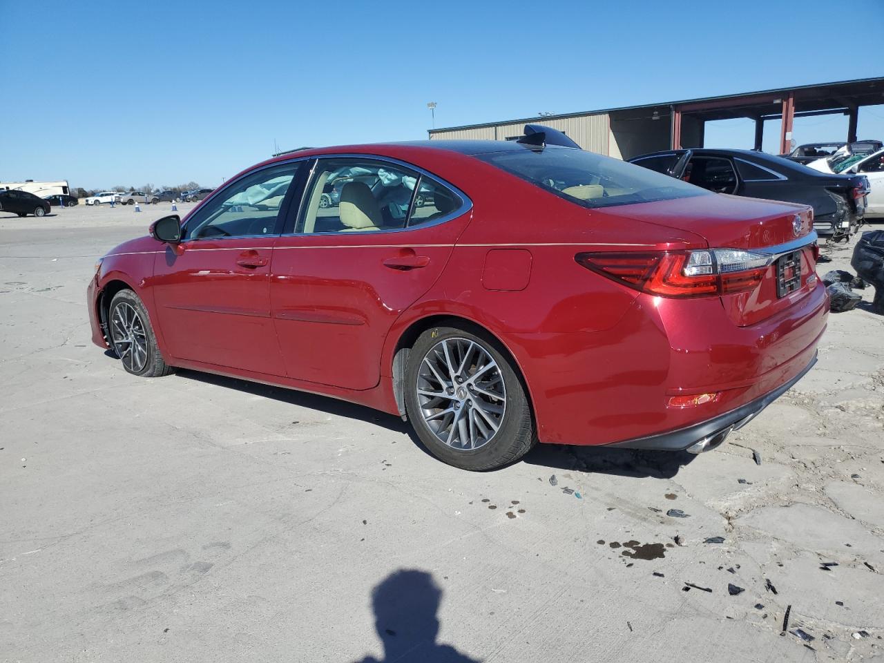 2017 Lexus ES - Image 2