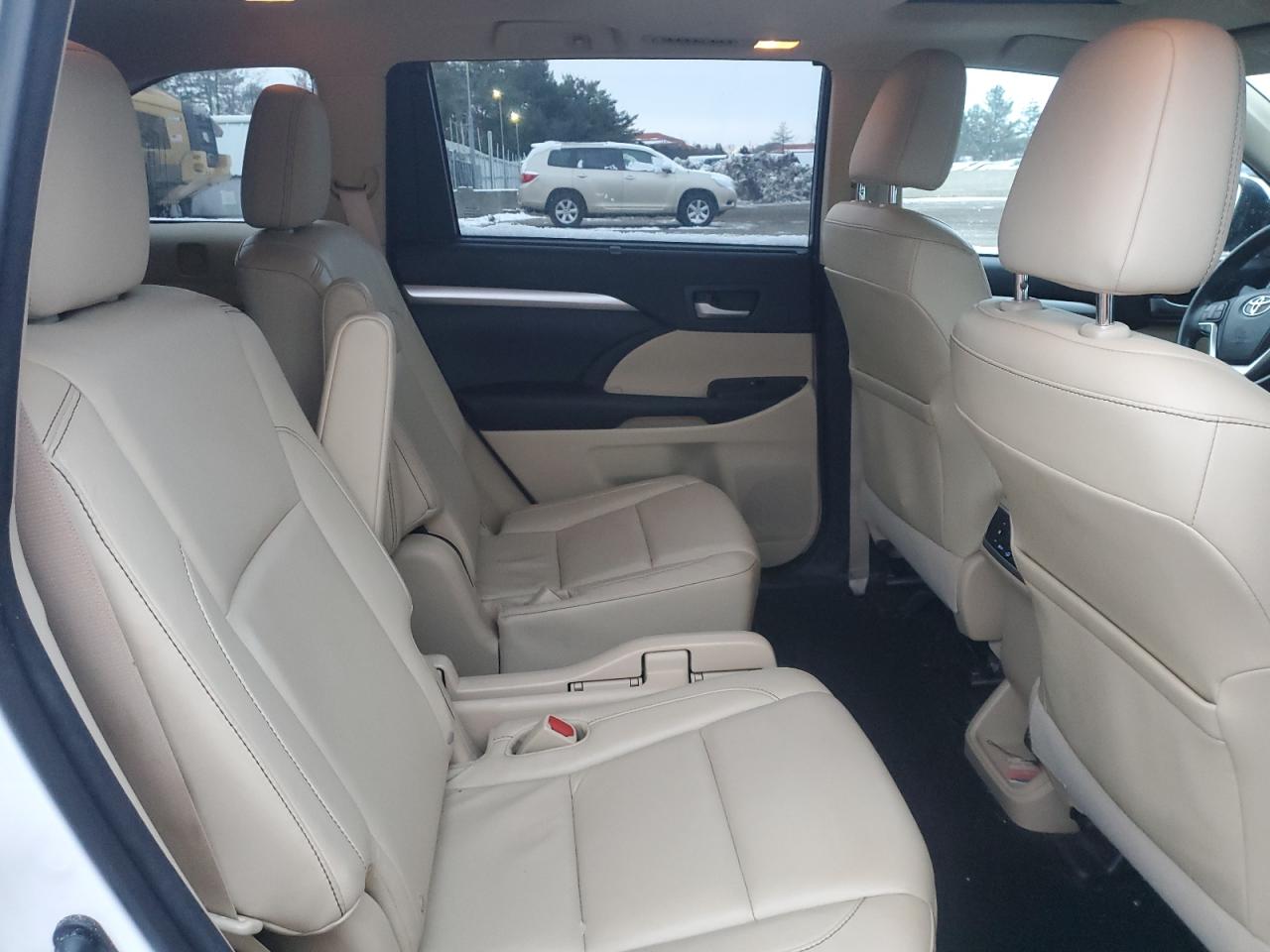 2014 Toyota Highlander - Image 12