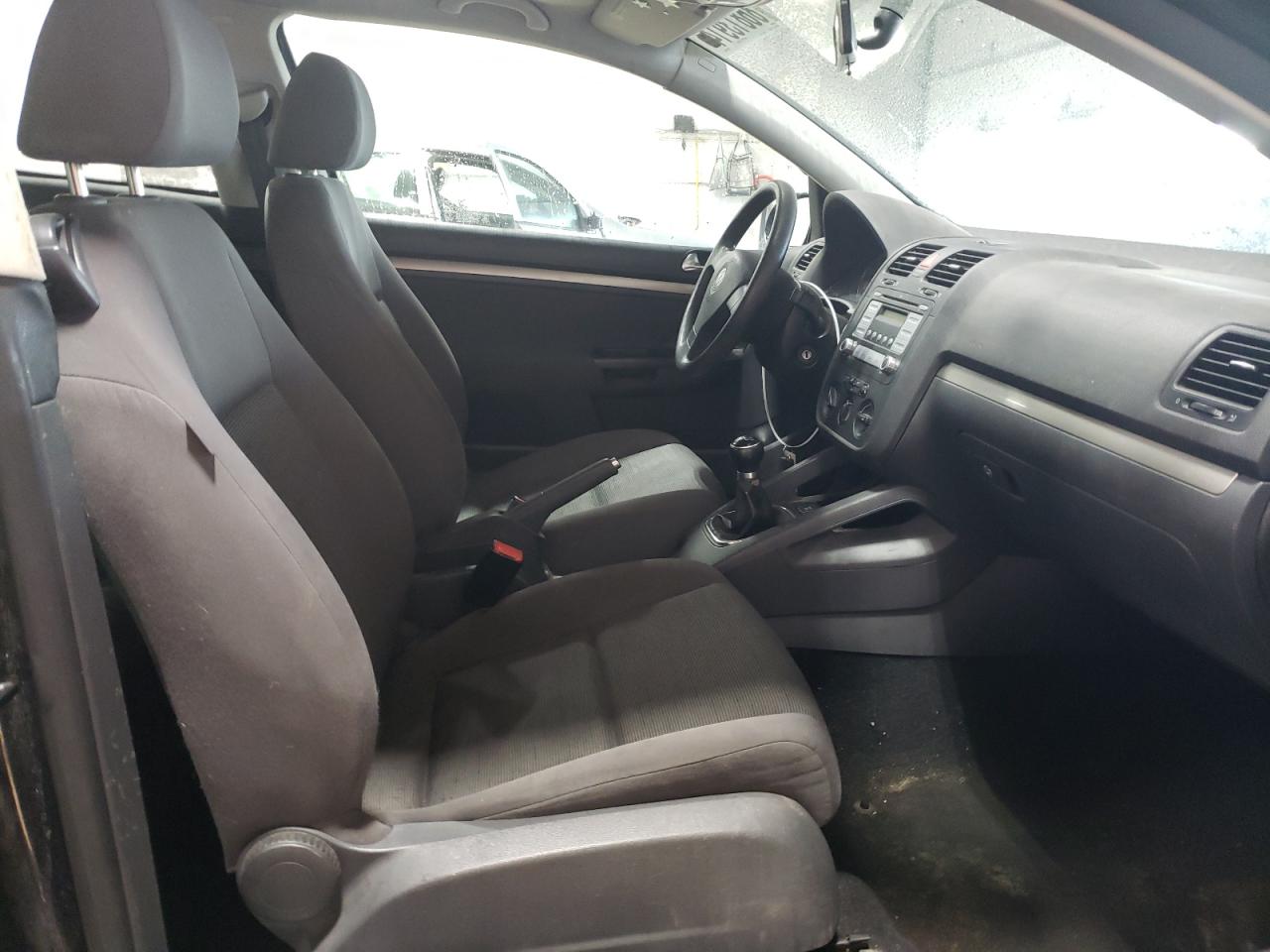 2009 Volkswagen Golf - Image 10
