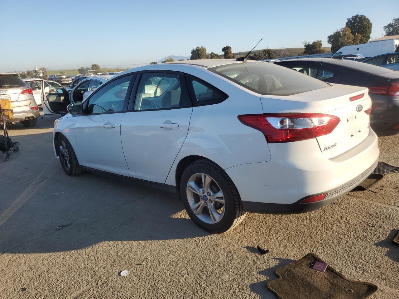 VIN 1FADP3F25DL223698 2013 FORD FOCUS no.2