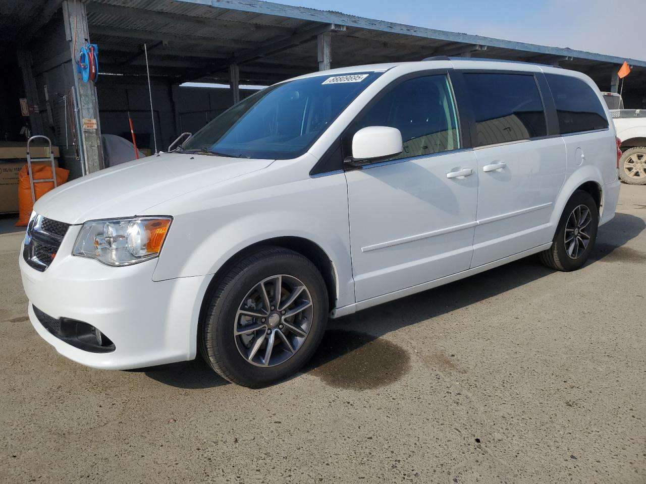 2017 Dodge Caravan - Image 1