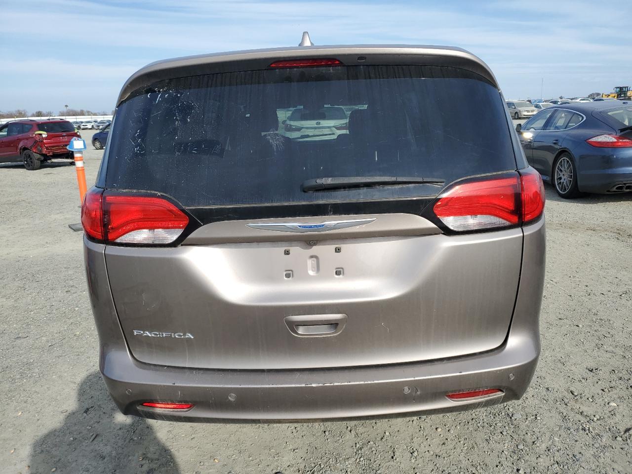 2018 Chrysler Pacifica - Image 6