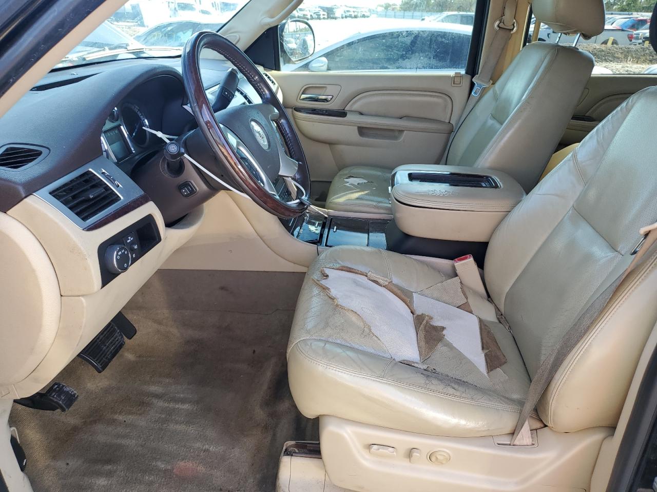 2011 Cadillac Escalade - Image 7