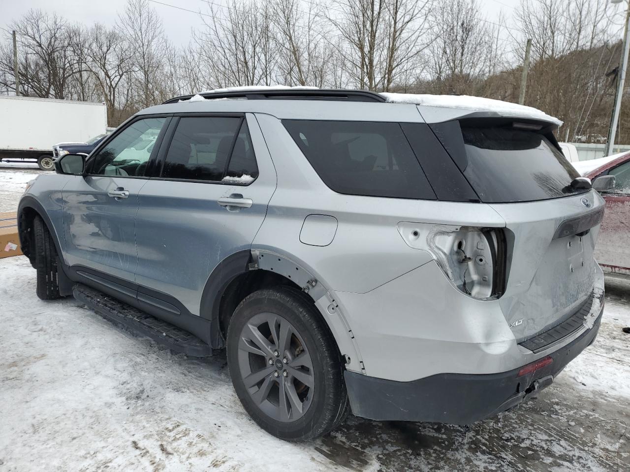 2023 Ford Explorer - Image 2