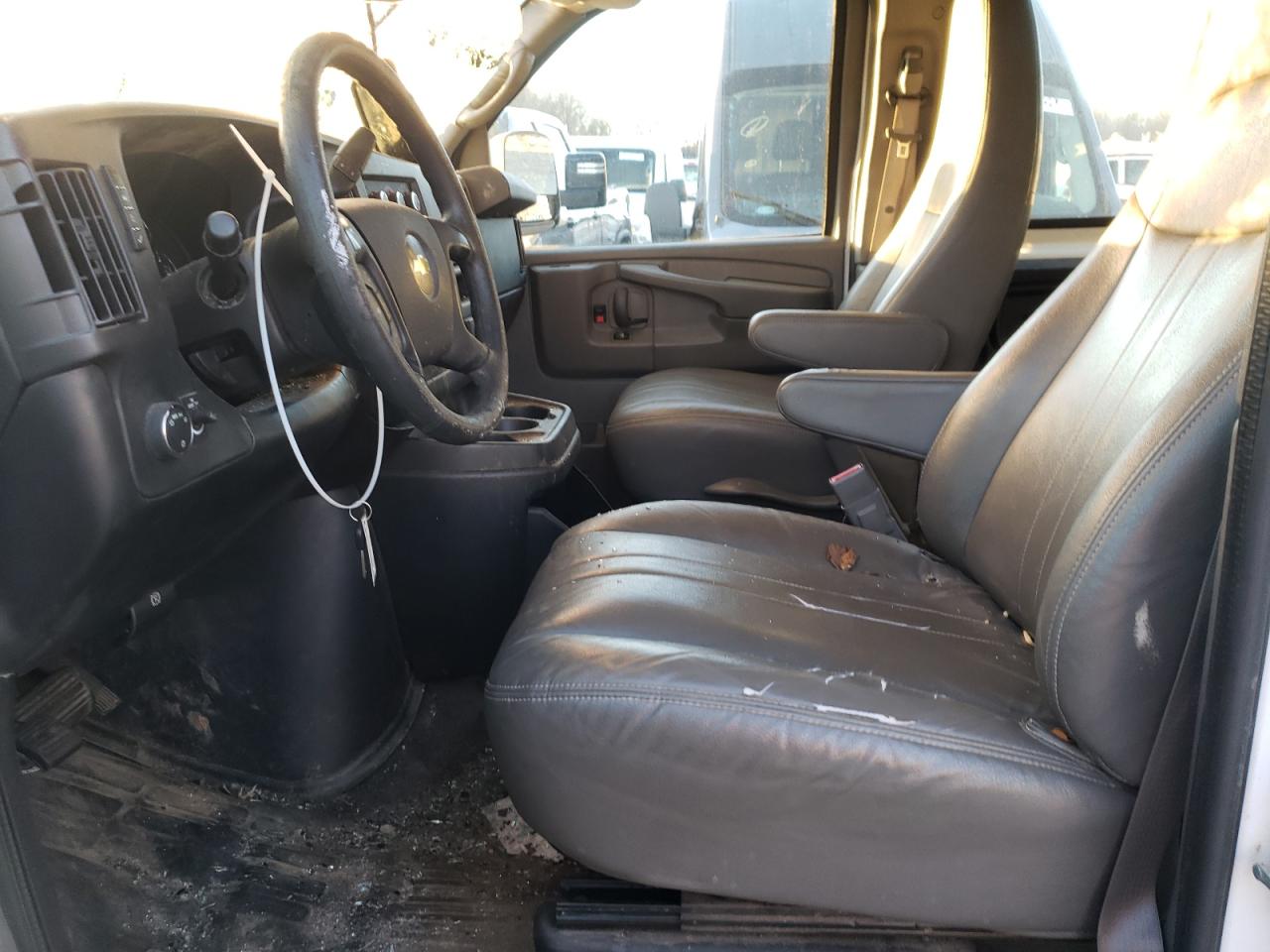 2015 Chevrolet Express - Image 7