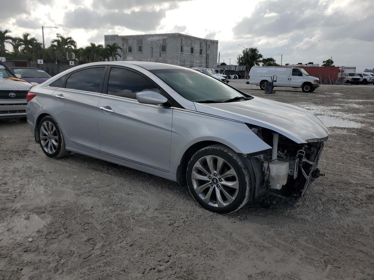 2013 Hyundai Sonata - Image 4