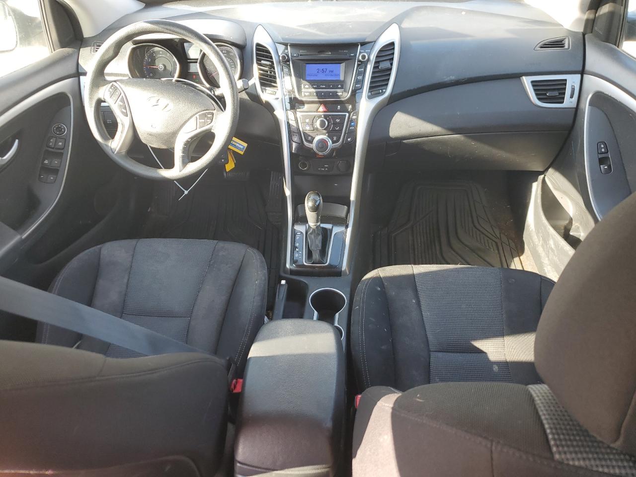 2016 Hyundai Elantra - Image 8