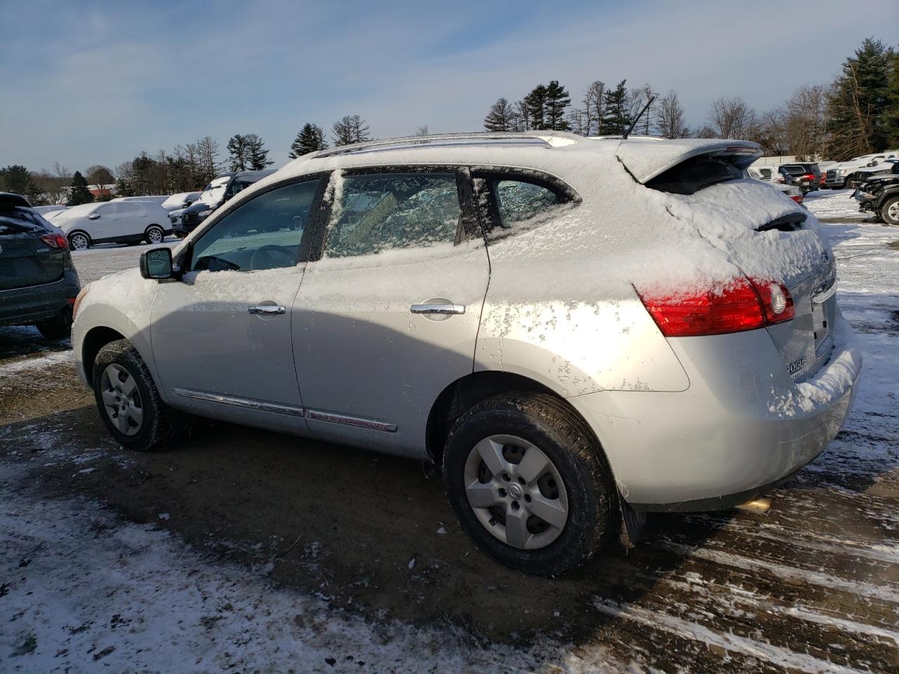 2015 Nissan Rogue - Image 2