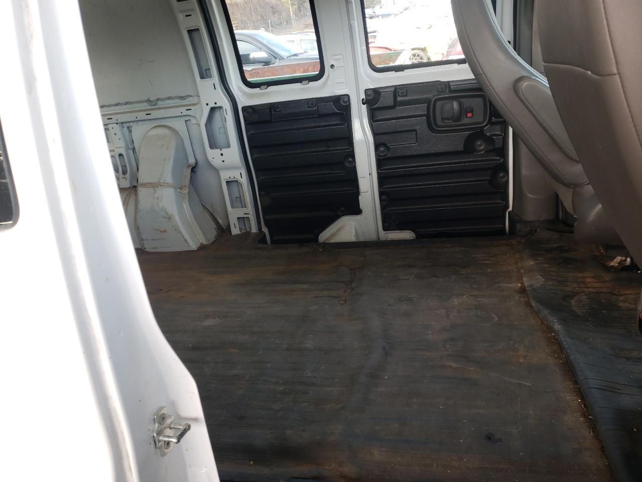 2014 Chevrolet Express - Image 11