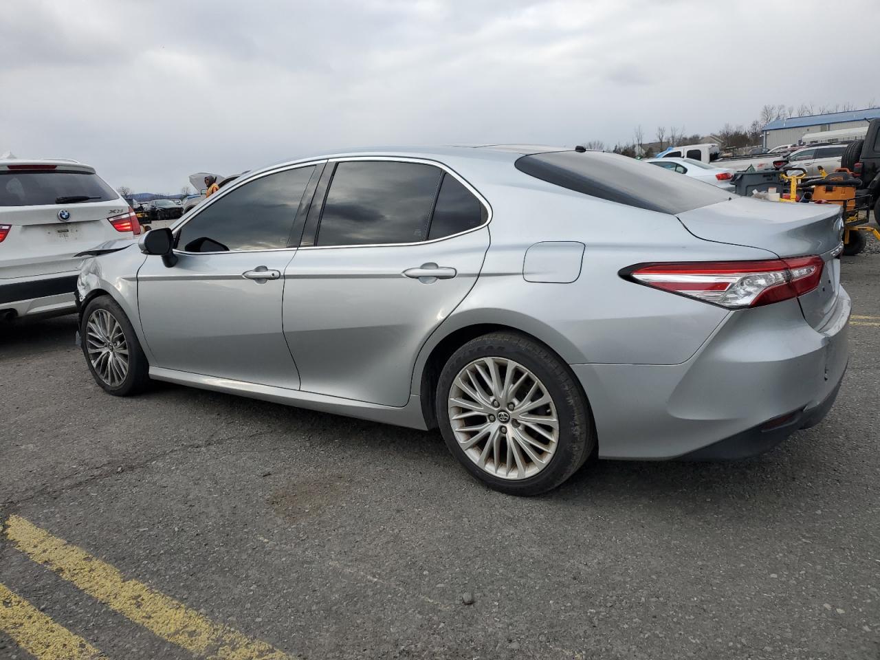 VIN 4T1B11HK6JU132025 2018 TOYOTA CAMRY no.2