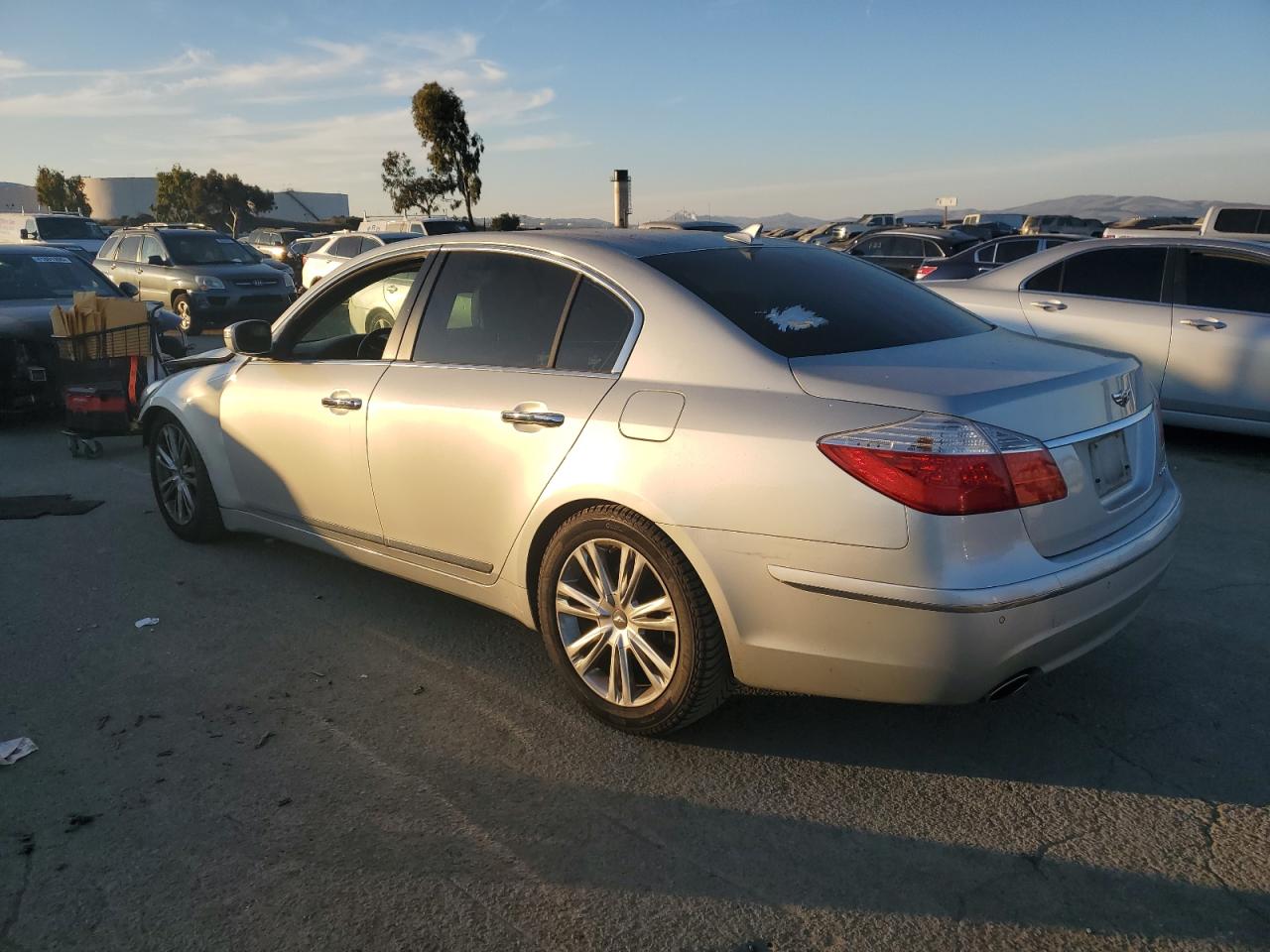 2011 Hyundai Genesis - Image 2