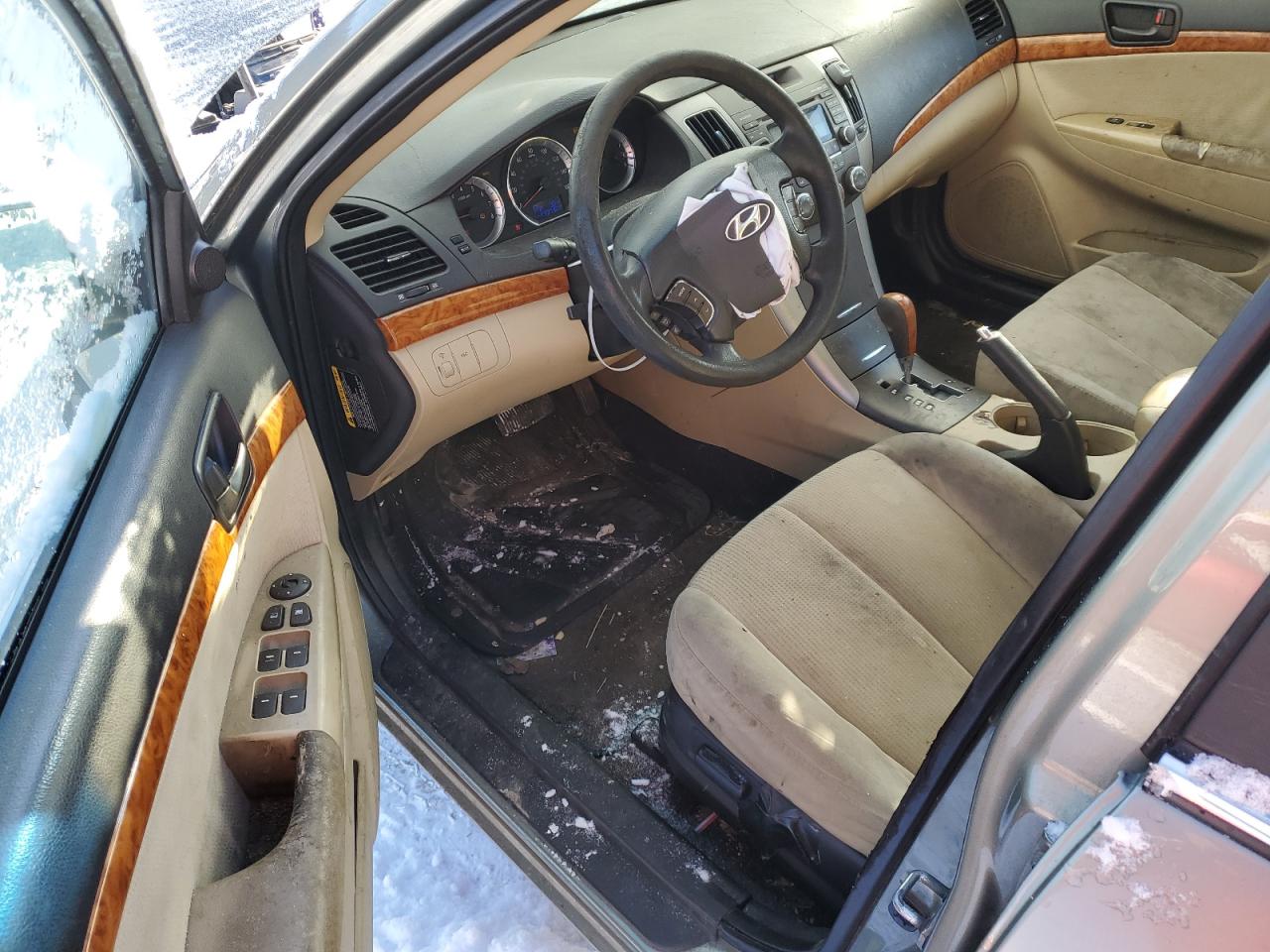 2010 Hyundai Sonata - Image 8