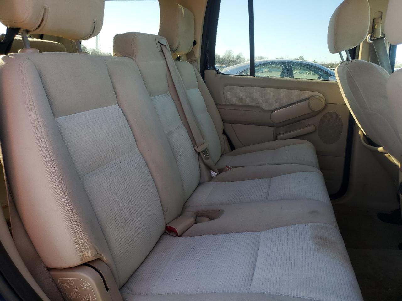 2006 Ford Explorer - Image 11