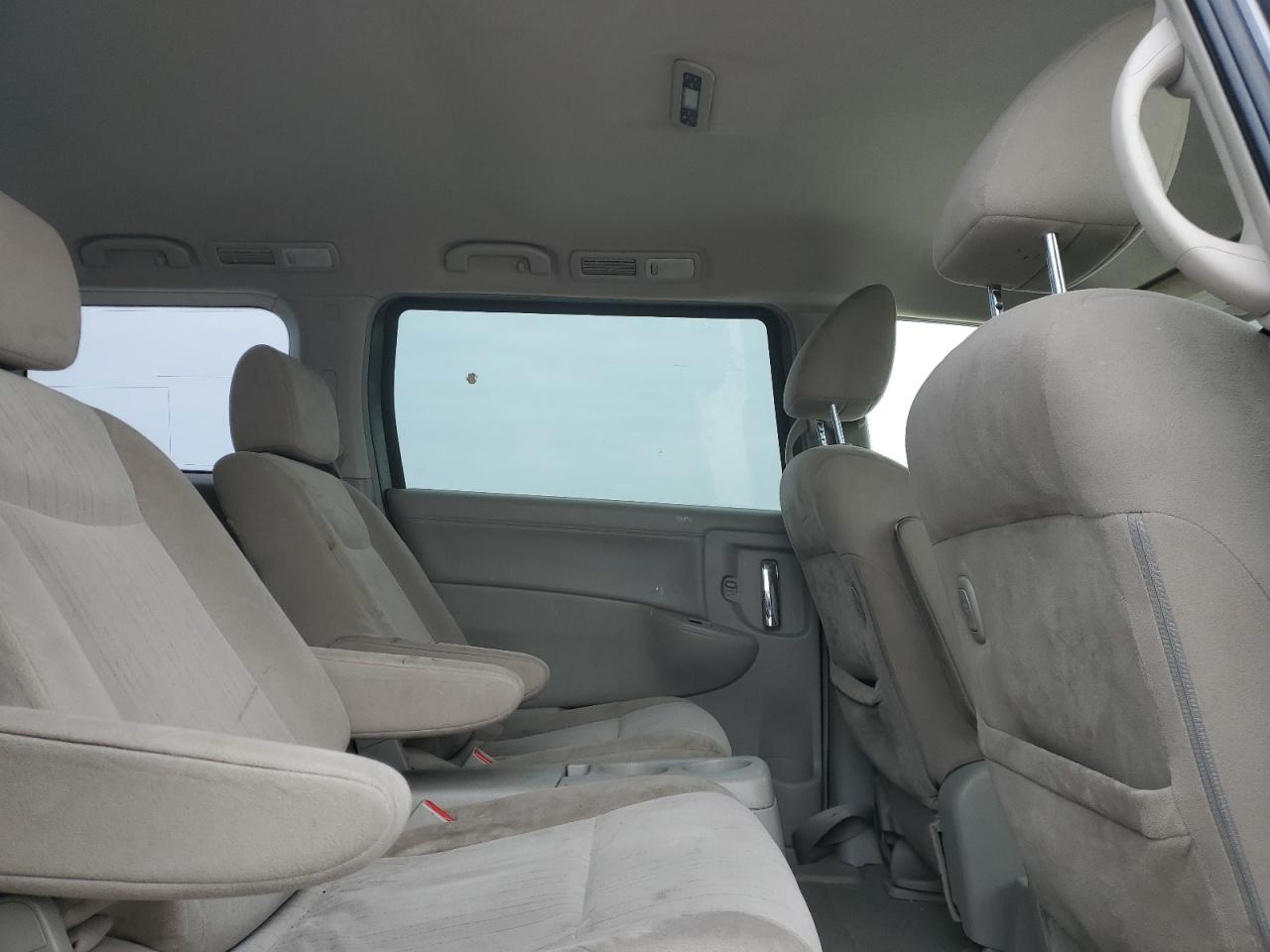 2017 Nissan Quest - Image 12