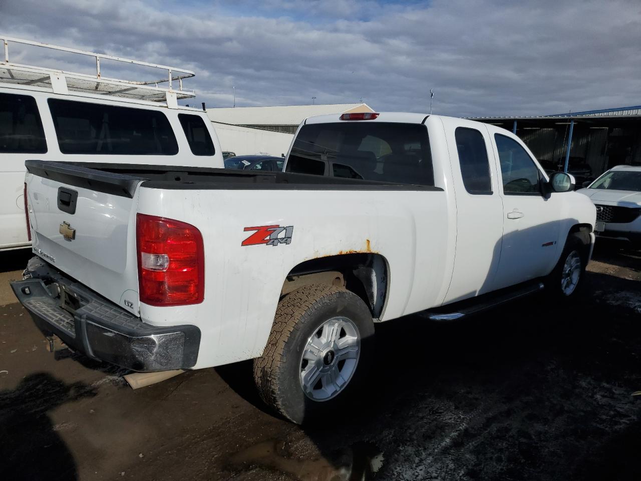 2007 Chevrolet Silverado - Image 3