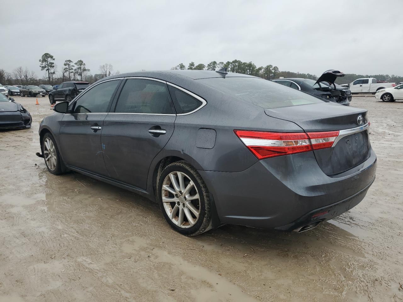 2013 Toyota Avalon - Image 2