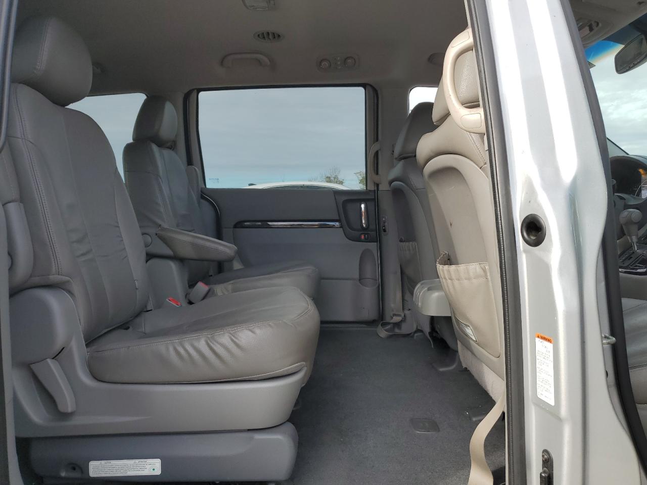 2014 Kia Sedona - Image 11