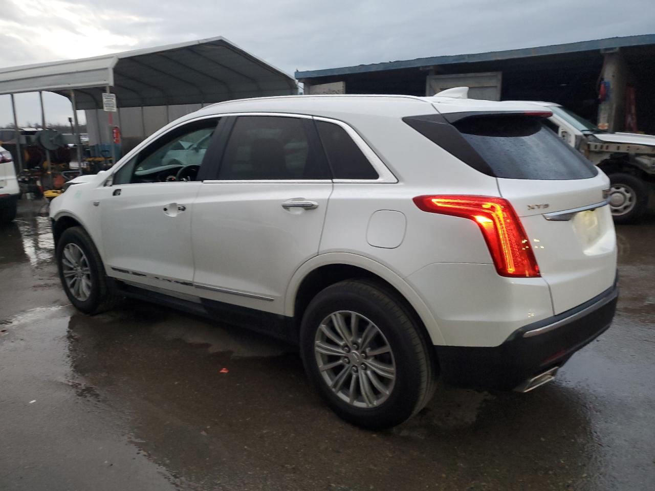 VIN 1GYKNCRS5KZ125407 2019 CADILLAC XT5 no.2