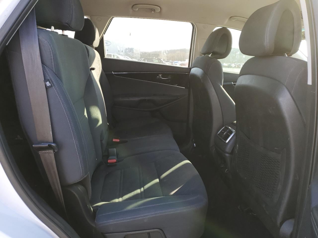 2016 Kia Sorento - Image 11