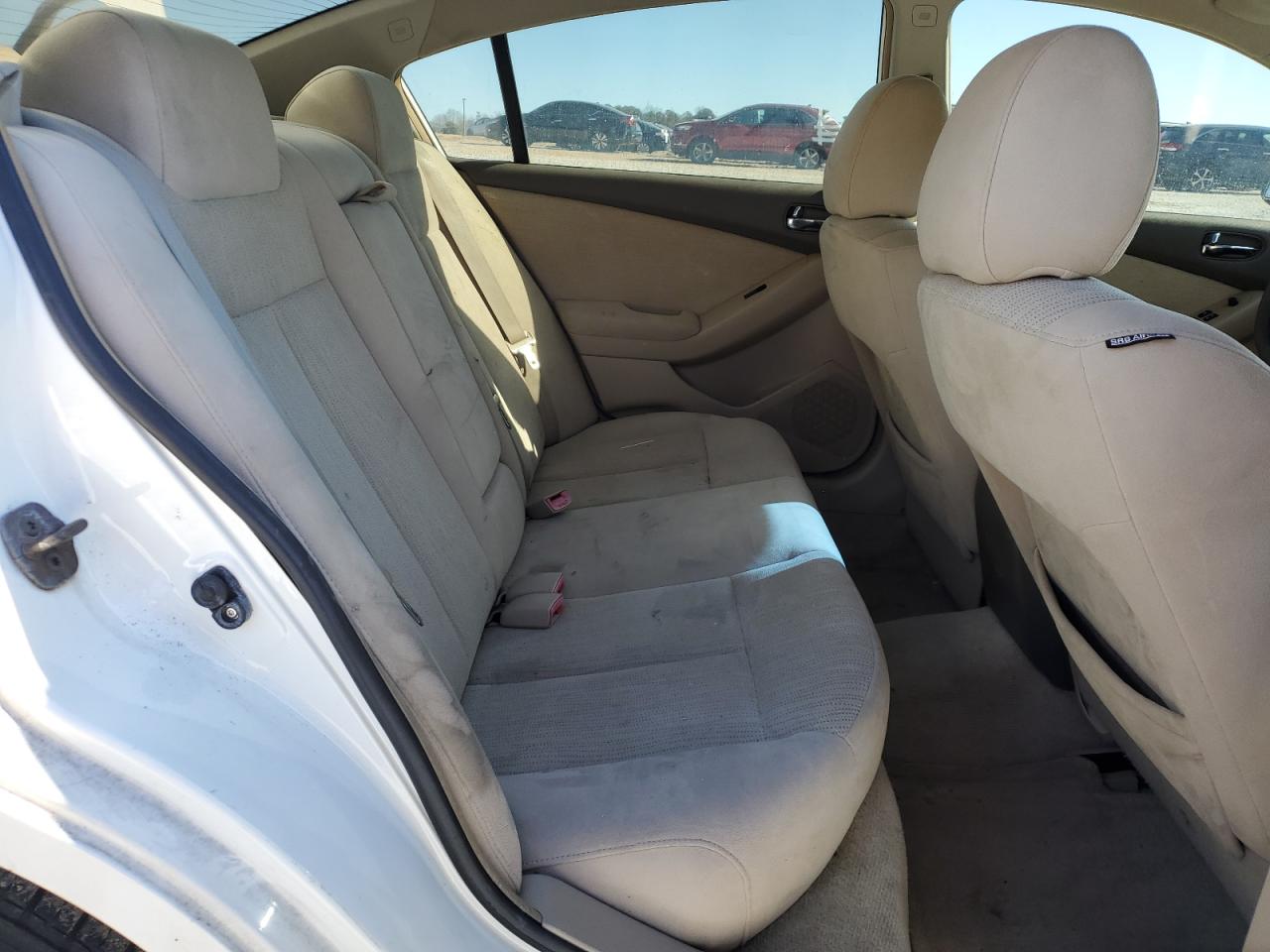 2010 Nissan Altima - Image 10