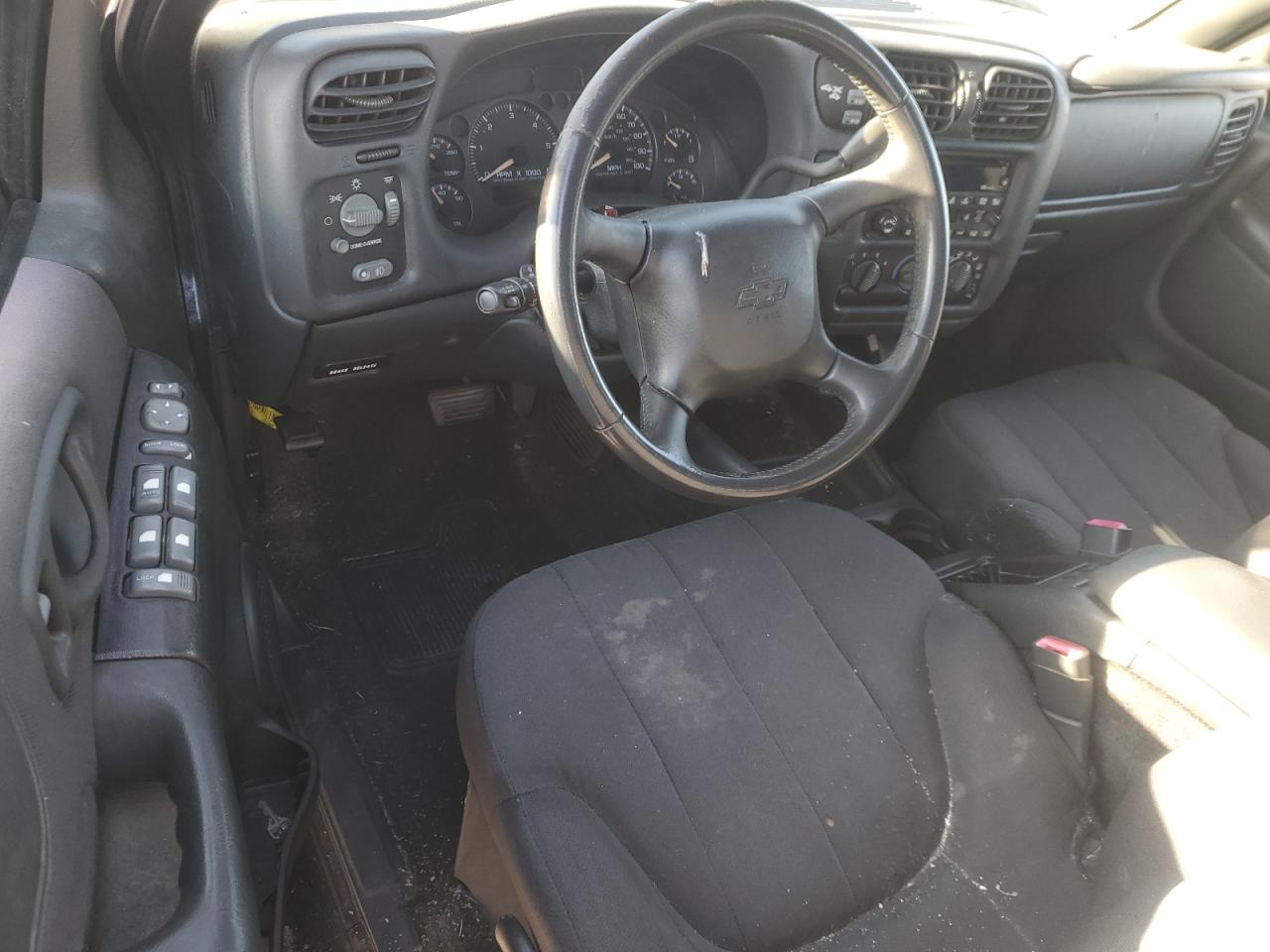 2003 Chevrolet S-10 Pickup - Image 8