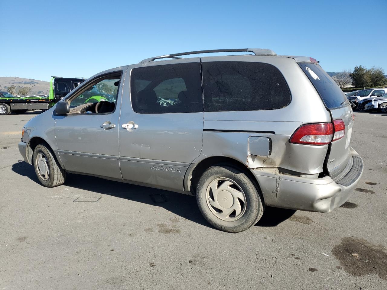2001 Toyota Sienna - Image 2