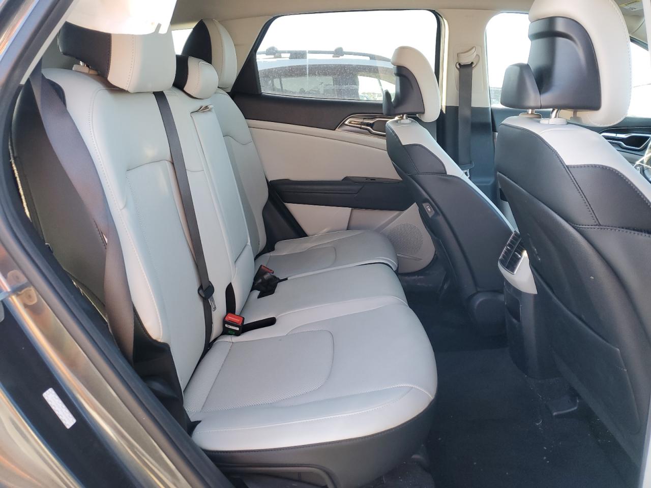 2023 Kia Sportage - Image 11