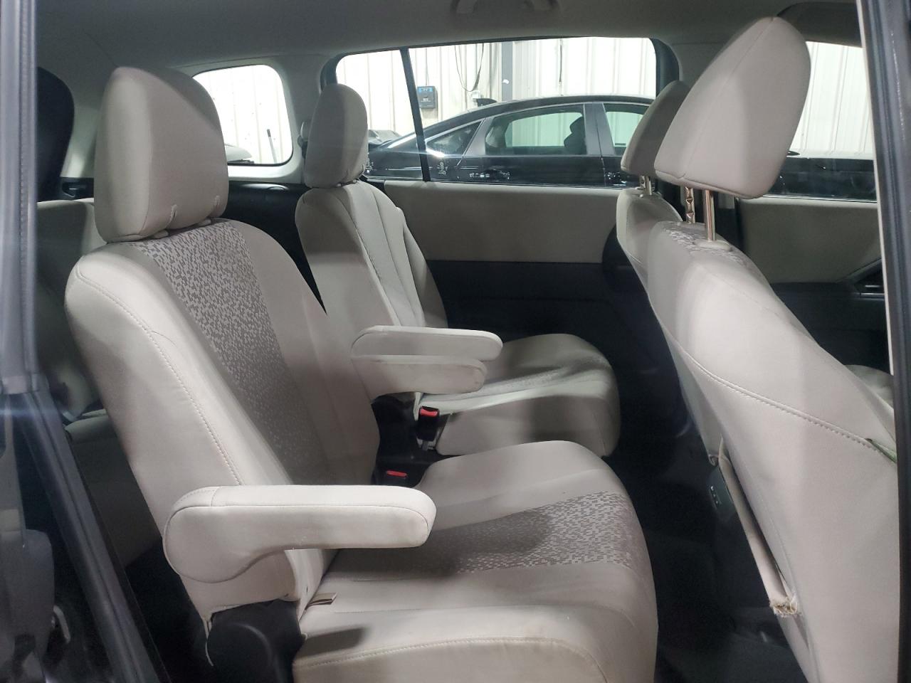 2012 Mazda 5 - Image 10
