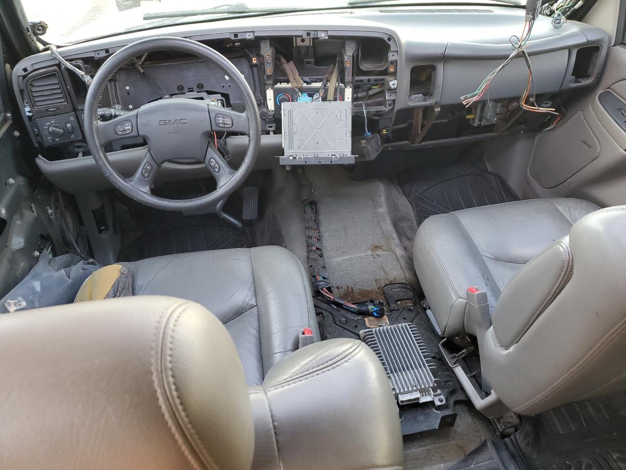 2005 GMC Yukon - Image 8