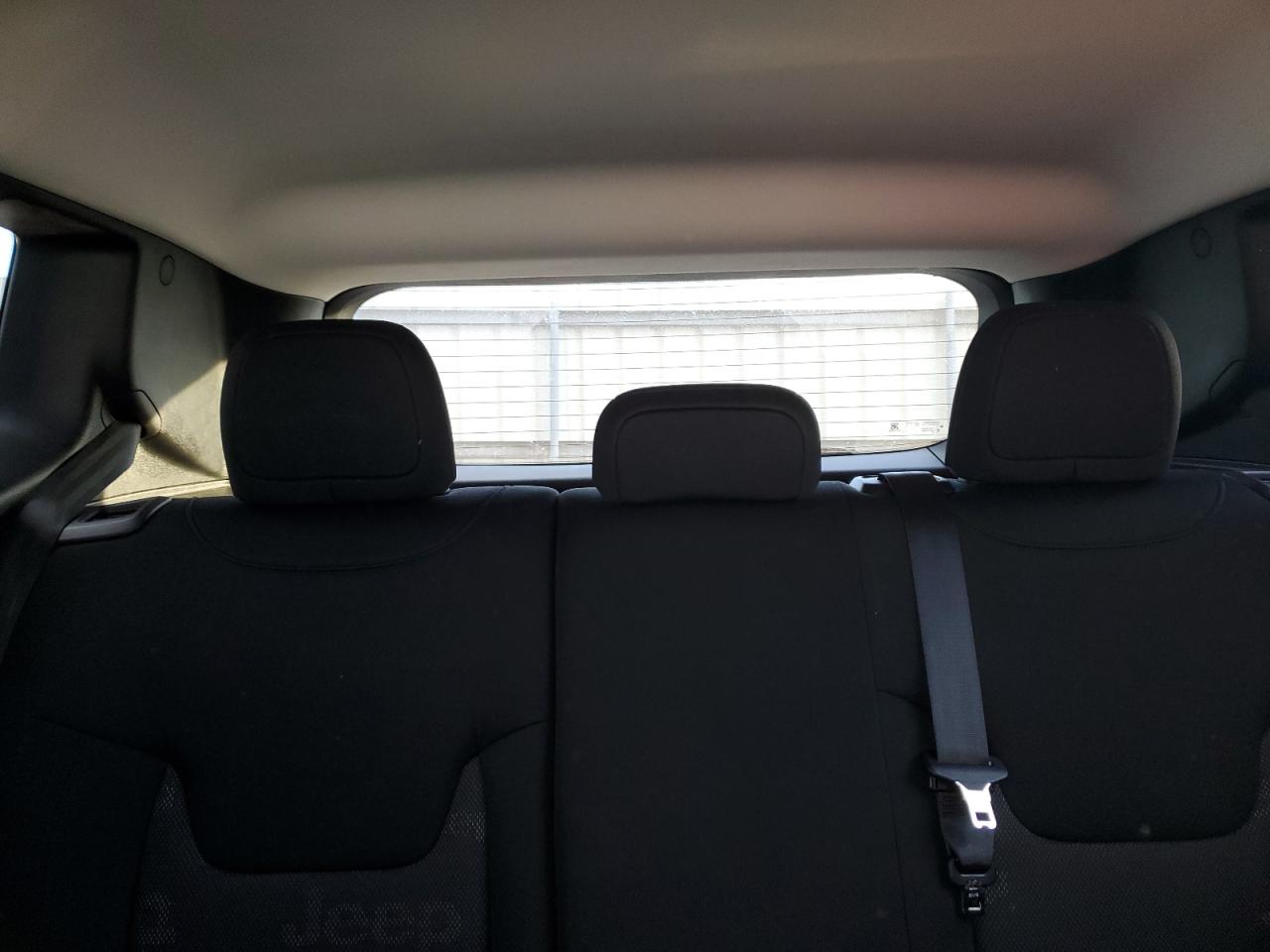 2016 Jeep Renegade - Image 10